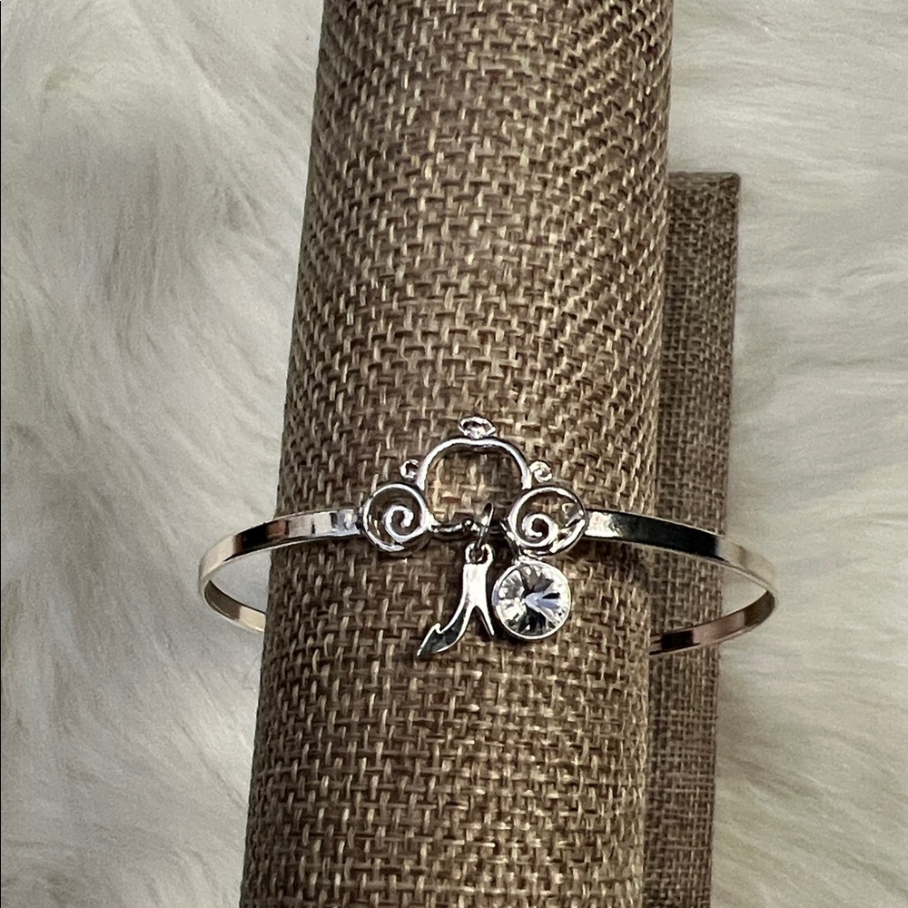 Elegant Silver Bracelet with Crystal Charm